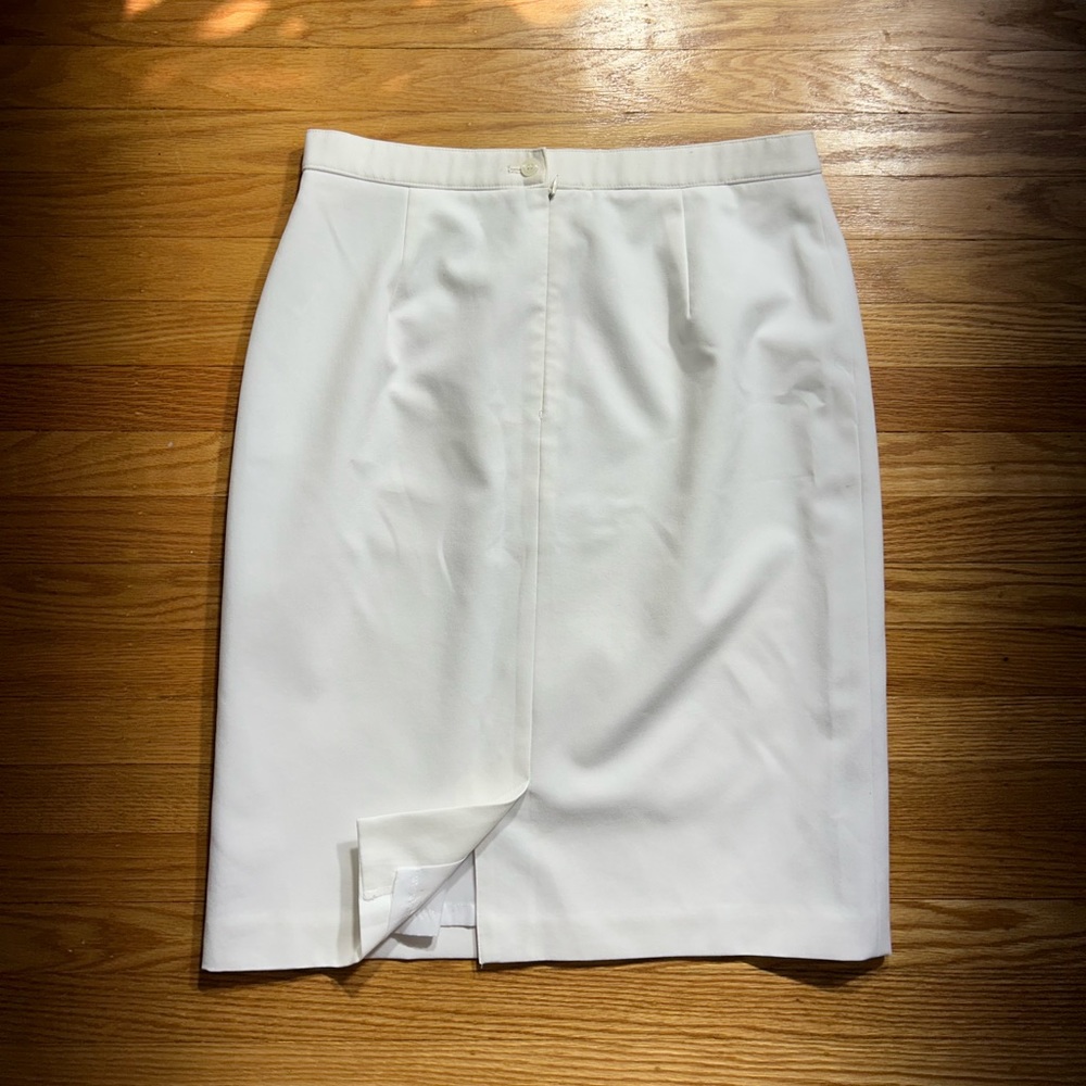 Liz Baker. White pencil skirt. Size 12P